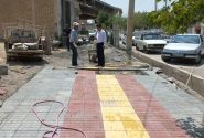 عملیات بلوک فرش پیاده روهای بلوار امام خمینی (ره) شهرطاقانک با اعتباری بالغ بر۱۰ میلیارد ریال آغاز شد.