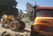 جمع کردن سنگهای دیوار ورودی طرح مسکن ملی