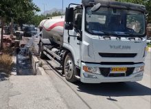 شست‌وشوی جداول اصلی بلوار امام(ره) توسط نیروهای شهرداری