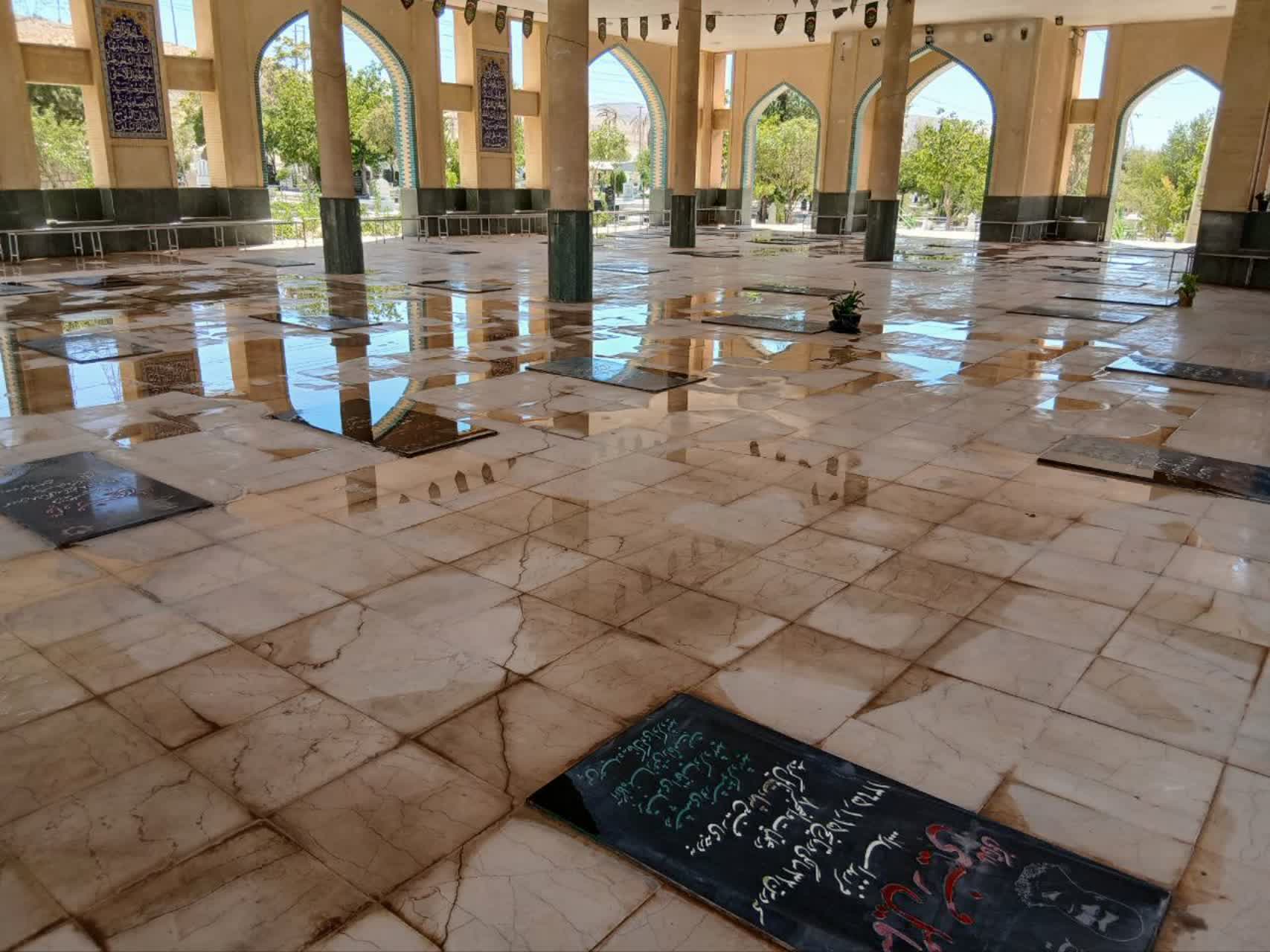 مراسم غبار روبی وگلباران قبور مطهر شهدا